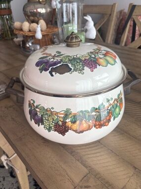 Vintage Decorative Fruit Pattern Enamel Dutch Oven with Lid and Brass Handles